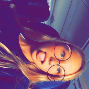 Meet your Posher, Olivia